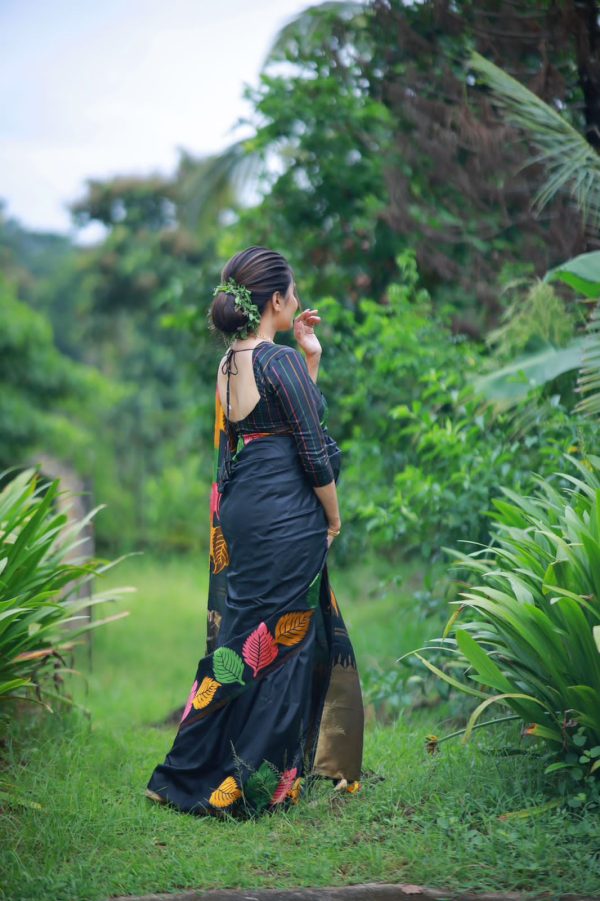Black Color Border Design Banarasi Soft Lichi Silk Saree - Image 3